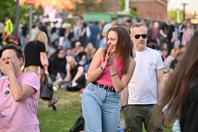 On 14 May 2022, Hochschule Düsseldorf – University of Applied Sciences (HSD) could finally celebrate its 50th anniversary – and the response exceeded everything all organisers had hoped for: Several thousand people came to celebrate during the day and well into the night, creating a unique atmosphere on campus and enjoying wonderful weather.